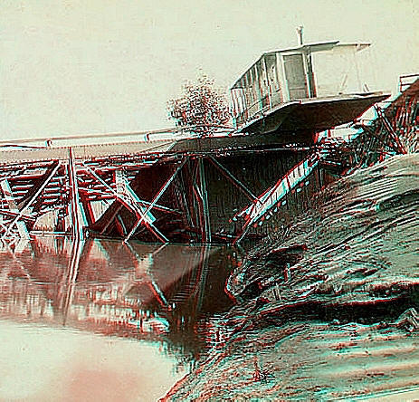 Houseboat on Stockyards Bridge